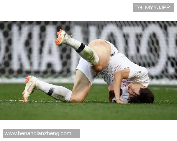 老头看足球的幽默瞬间与人生哲理的深刻反思